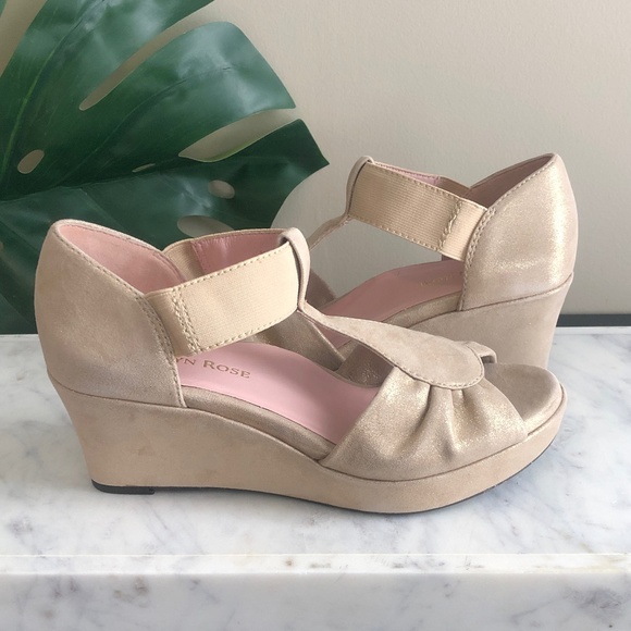 Taryn Rose / Sarin Sandal / Beige / Size 7 - Picture 2 of 4